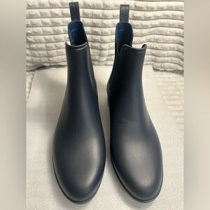 J Crew Women’s Navy Rain Boots.